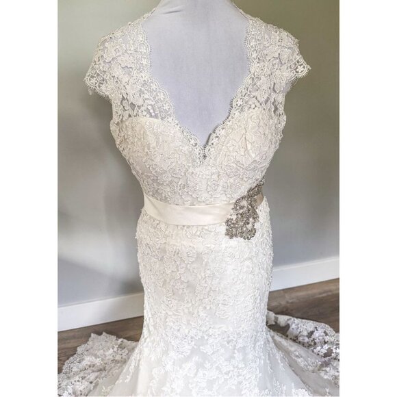 Allure Bridals Queen Anne Neckline Wedding Dress - Picture 7 of 14